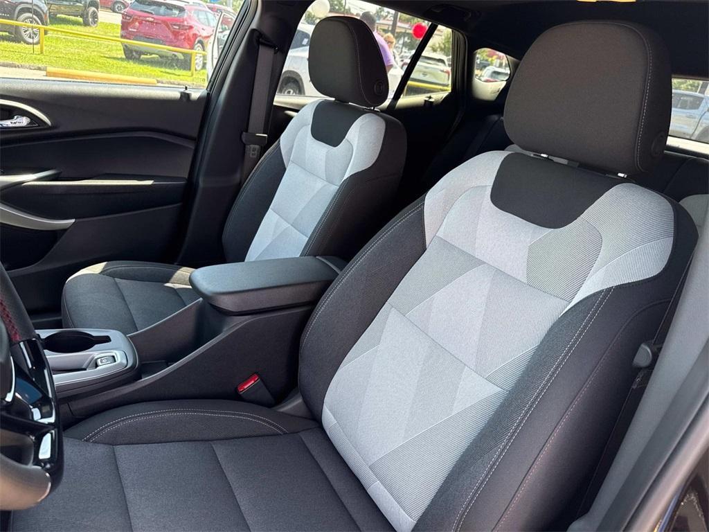 new 2025 Chevrolet Trax car, priced at $25,730