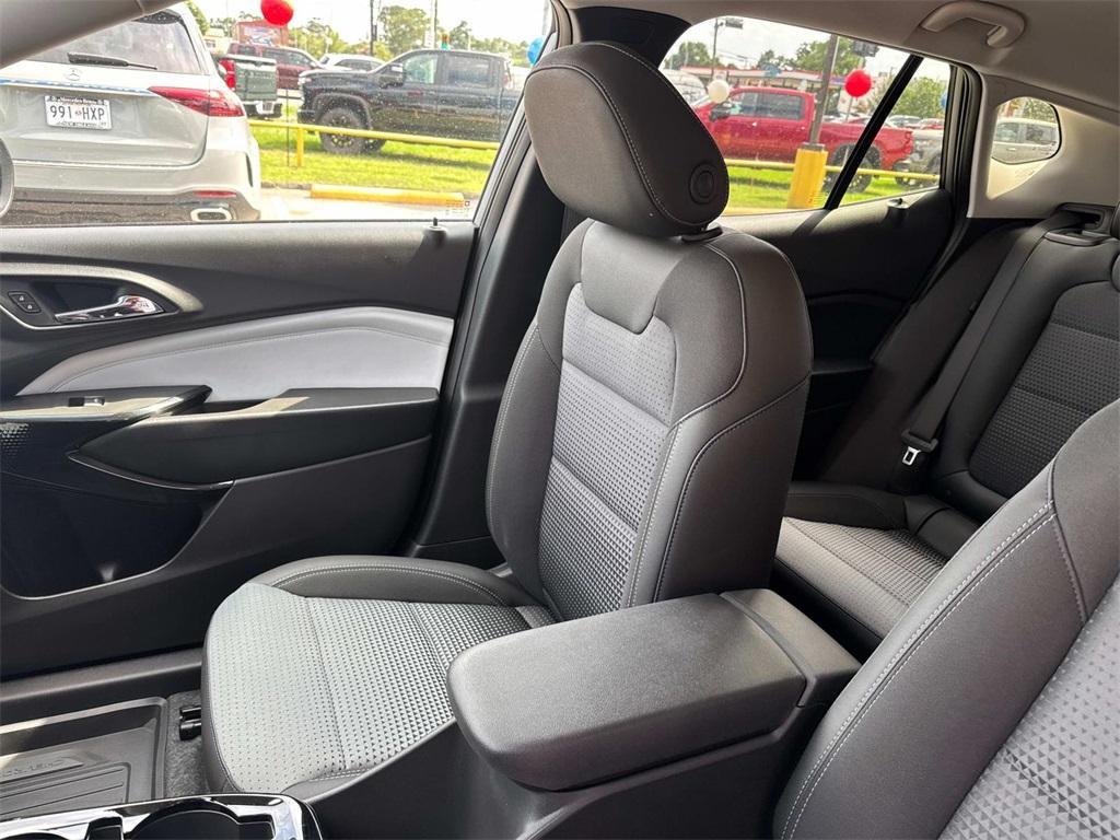 new 2025 Chevrolet Trax car, priced at $25,930