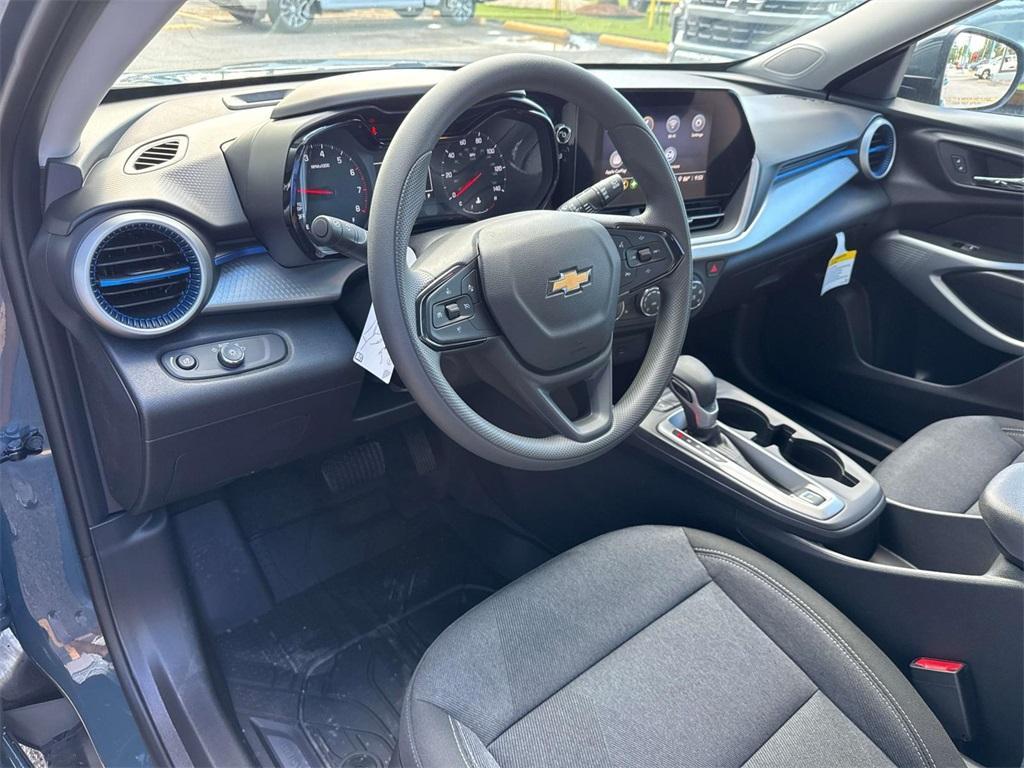 new 2025 Chevrolet Trax car, priced at $23,800