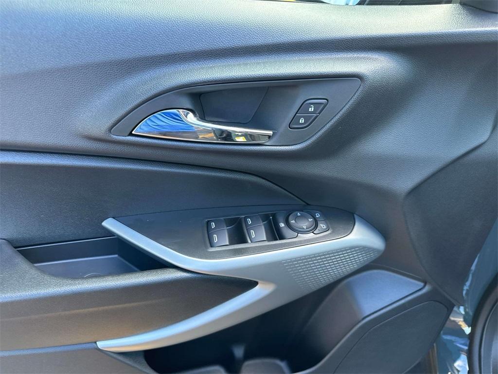 new 2025 Chevrolet Trax car, priced at $23,800