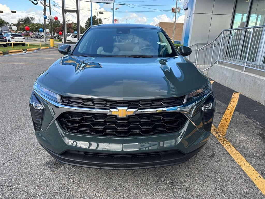 new 2025 Chevrolet Trax car, priced at $23,800