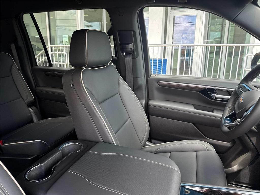 new 2025 Chevrolet Suburban car, priced at $78,570