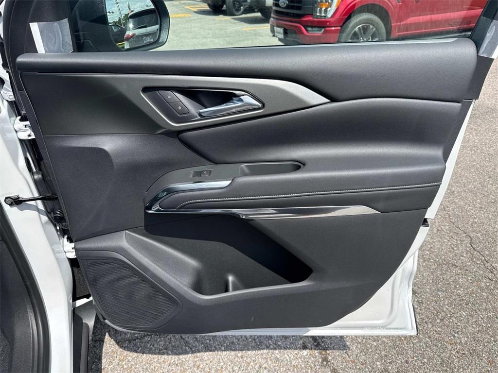 new 2025 Chevrolet Traverse car, priced at $47,105
