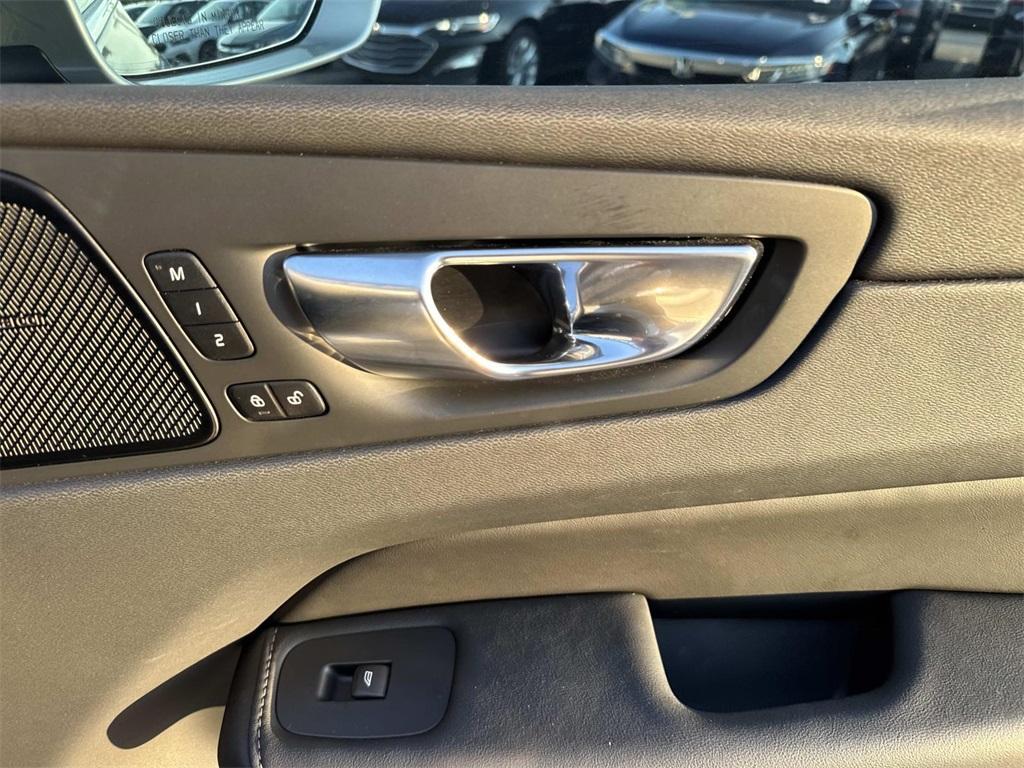 used 2023 Volvo XC60 car, priced at $30,595