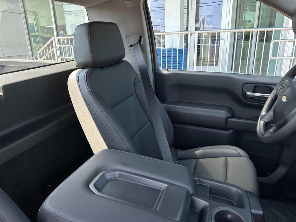 new 2025 Chevrolet Silverado 1500 car, priced at $33,400