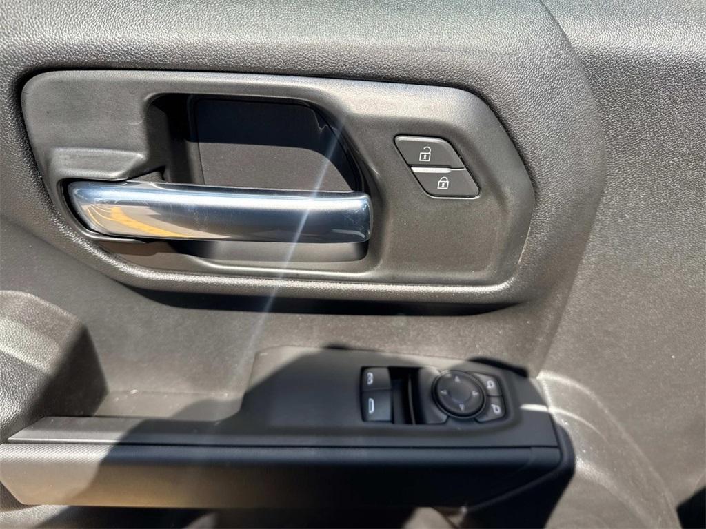 new 2025 Chevrolet Silverado 1500 car, priced at $33,400