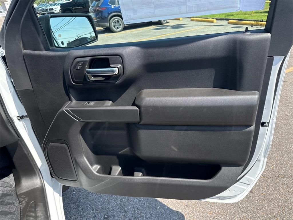 new 2025 Chevrolet Silverado 1500 car, priced at $33,400
