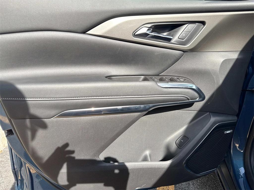 new 2025 Chevrolet Traverse car, priced at $47,055