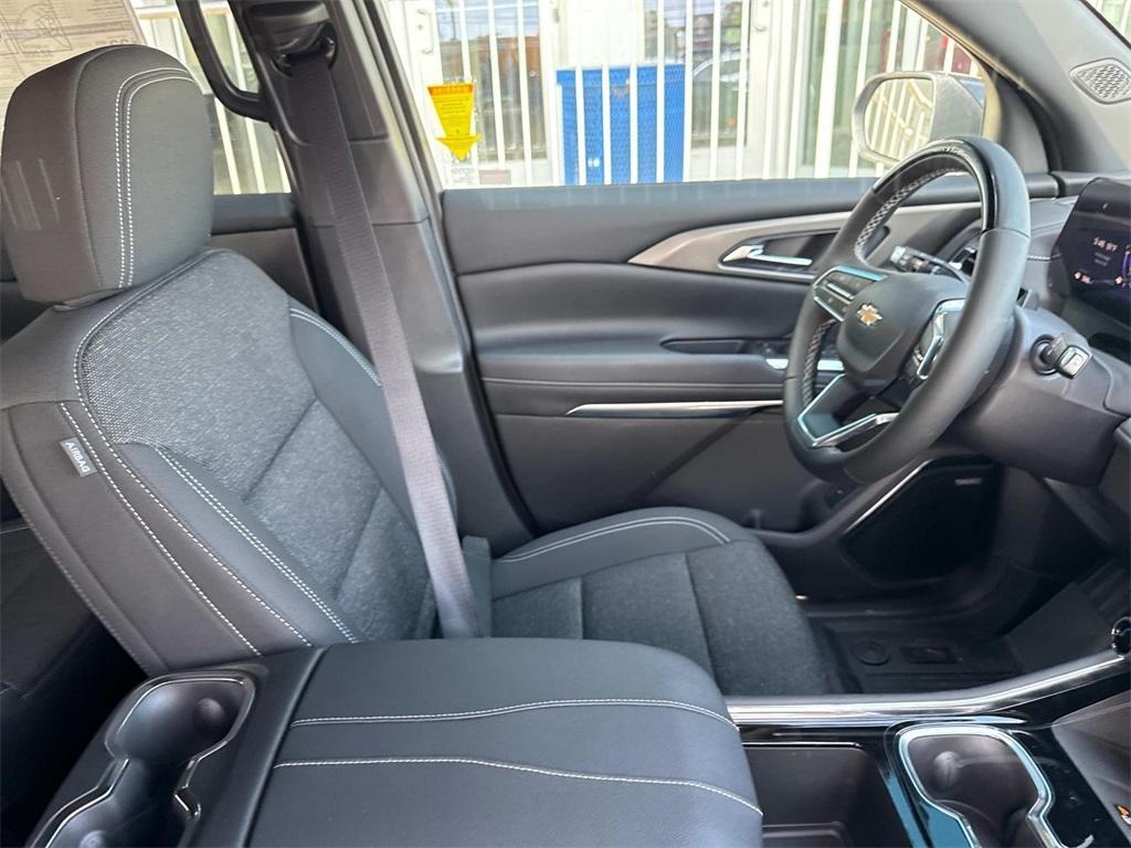 new 2025 Chevrolet Traverse car, priced at $47,055