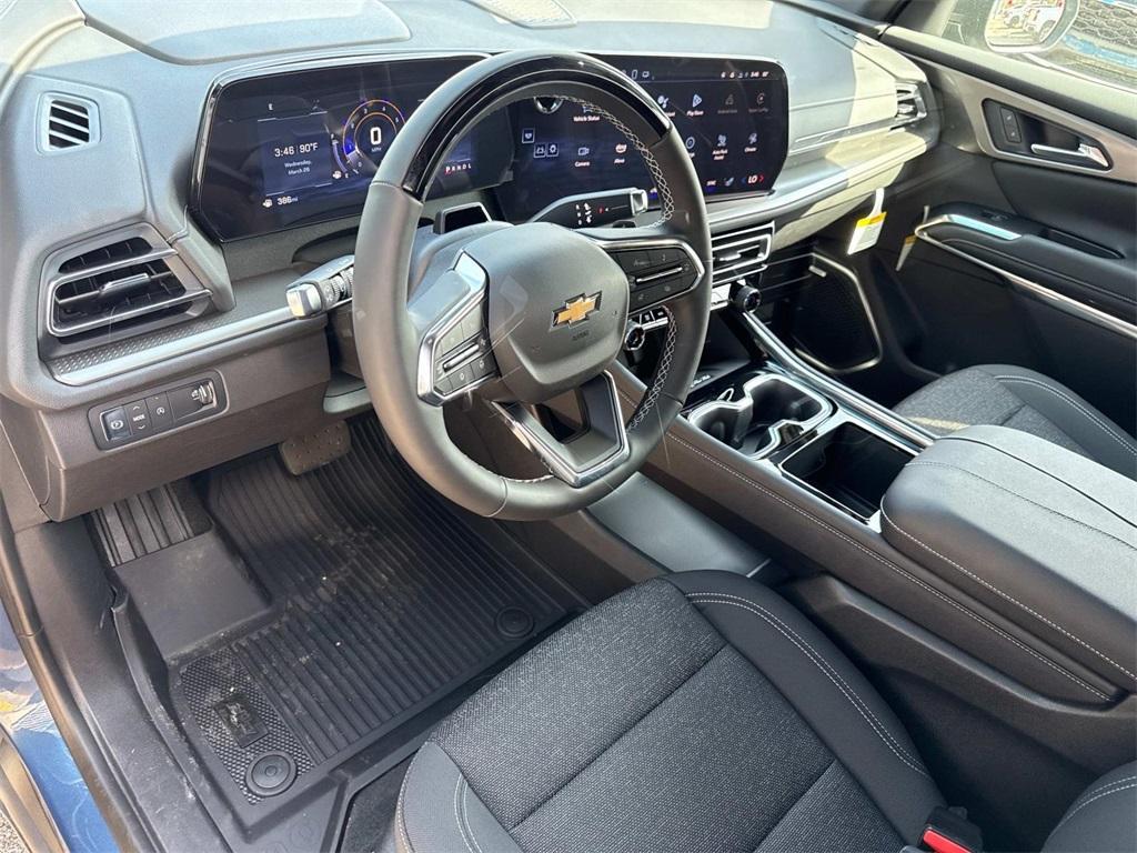 new 2025 Chevrolet Traverse car, priced at $47,055