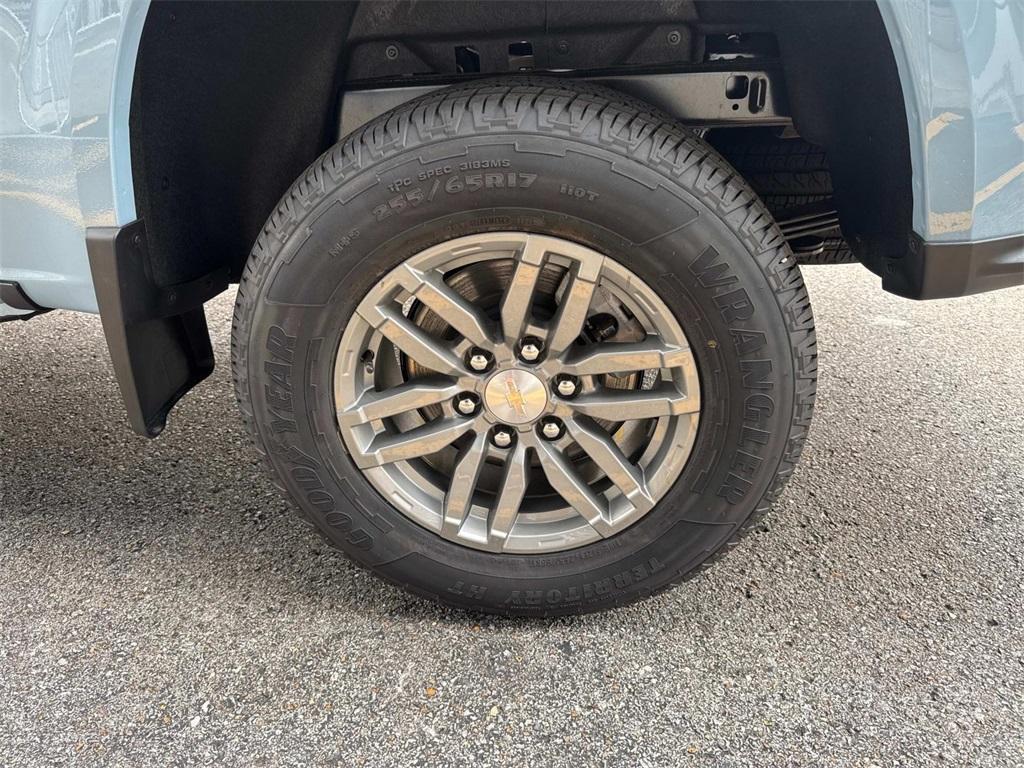 new 2025 Chevrolet Colorado car, priced at $33,955