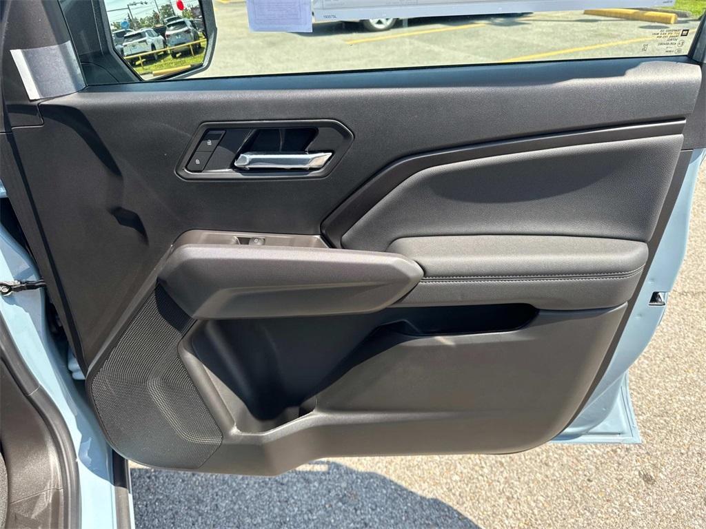 new 2025 Chevrolet Colorado car, priced at $33,955
