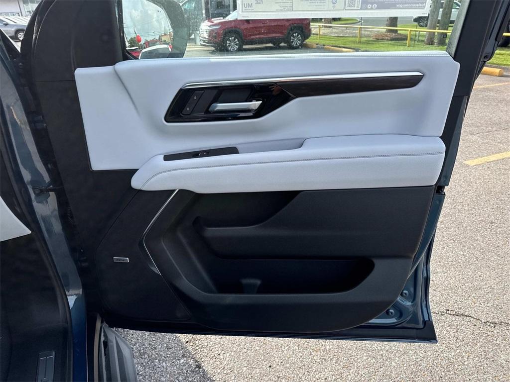 new 2025 Chevrolet Tahoe car, priced at $77,480
