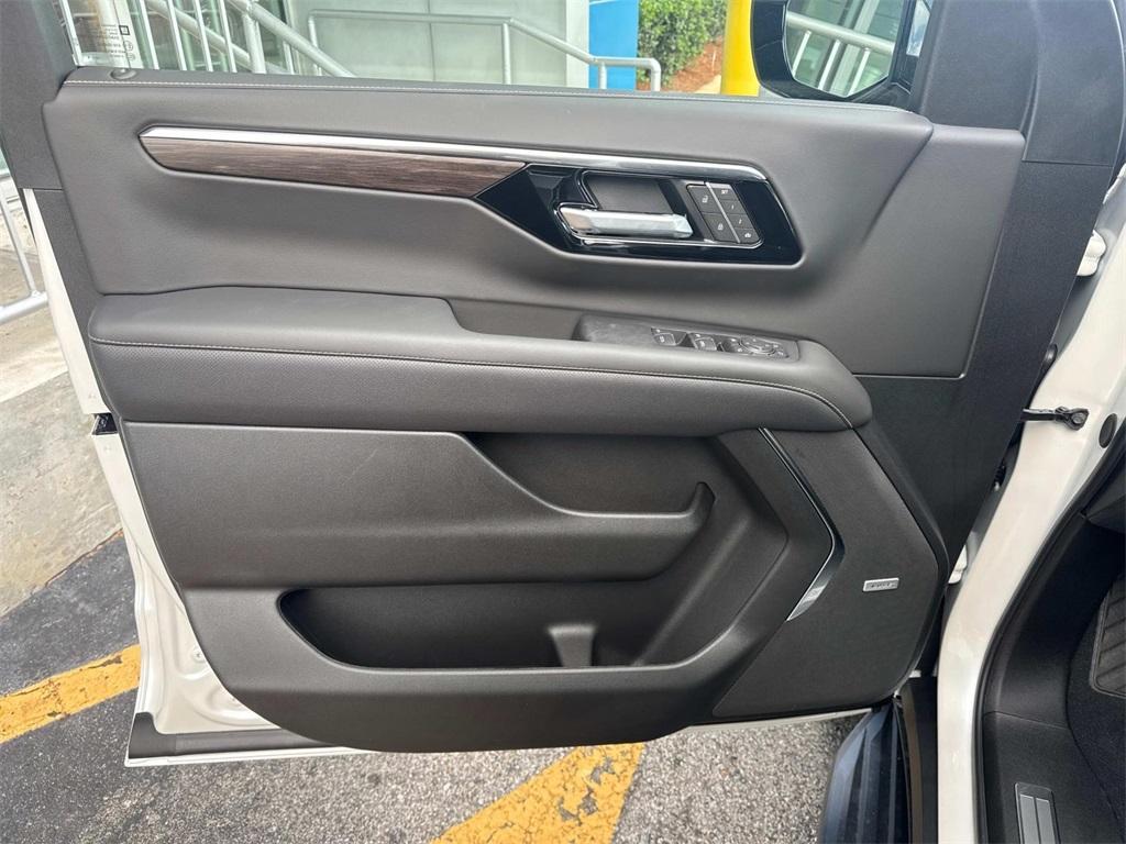 new 2025 Chevrolet Suburban car, priced at $79,565