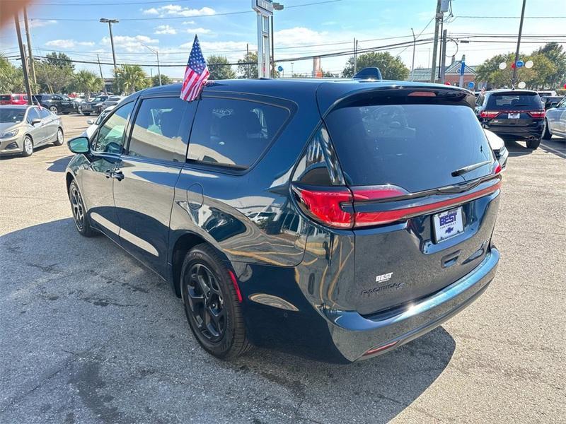 used 2022 Chrysler Pacifica Hybrid car, priced at $27,225