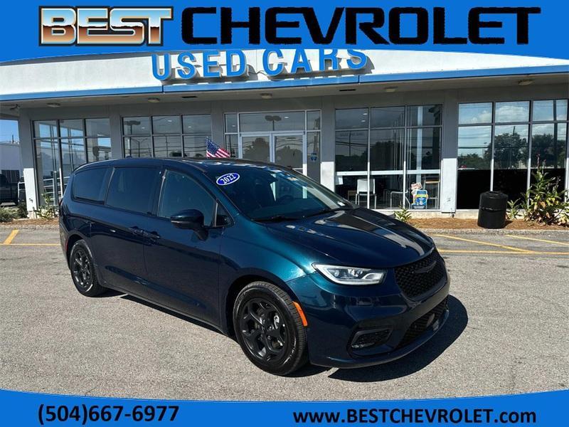 used 2022 Chrysler Pacifica Hybrid car, priced at $27,225