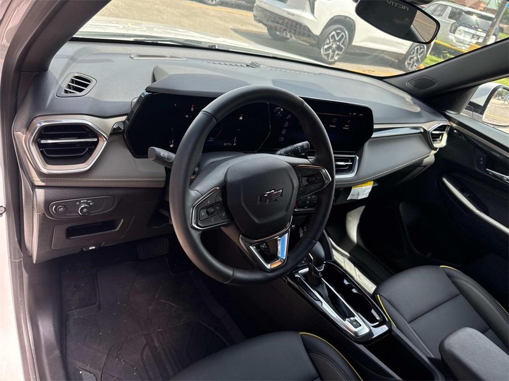 new 2025 Chevrolet TrailBlazer car, priced at $28,425