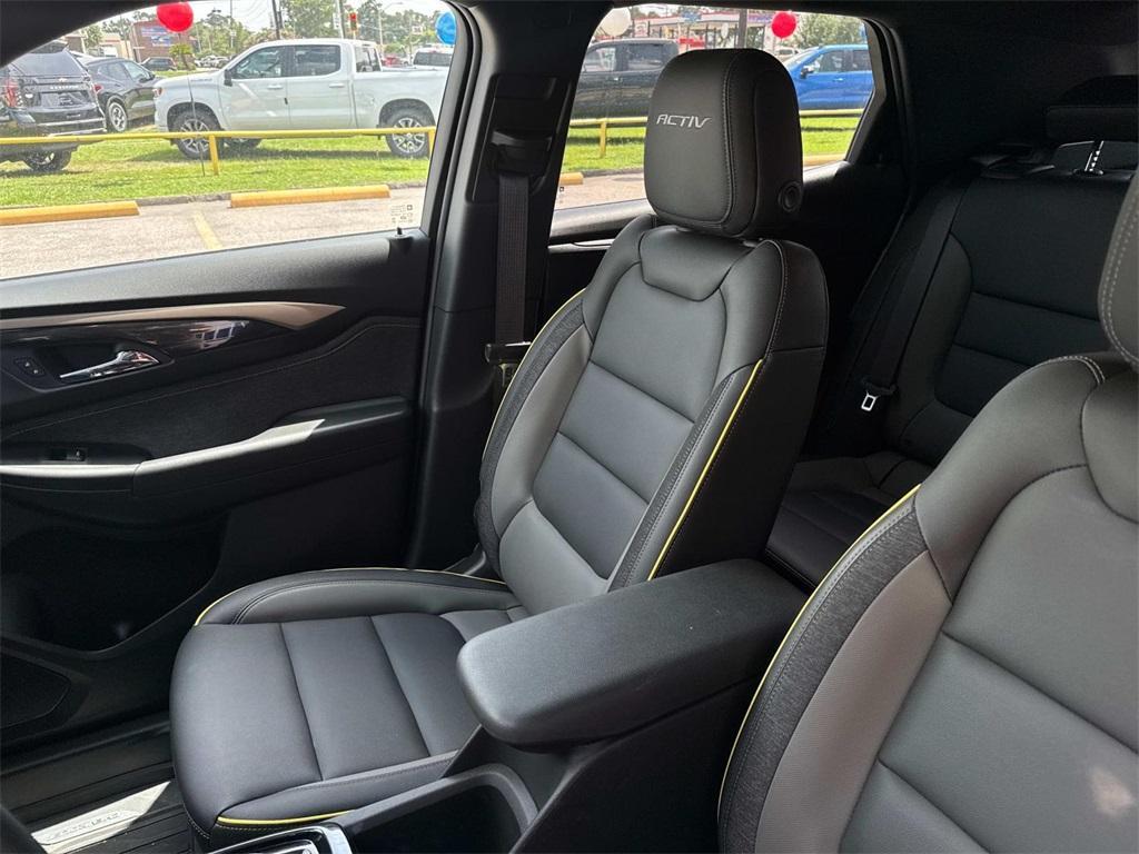 new 2025 Chevrolet TrailBlazer car, priced at $28,425