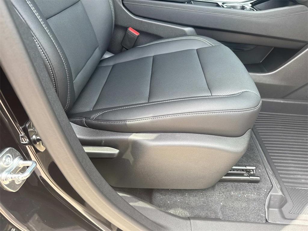 new 2025 Chevrolet Traverse car, priced at $43,460