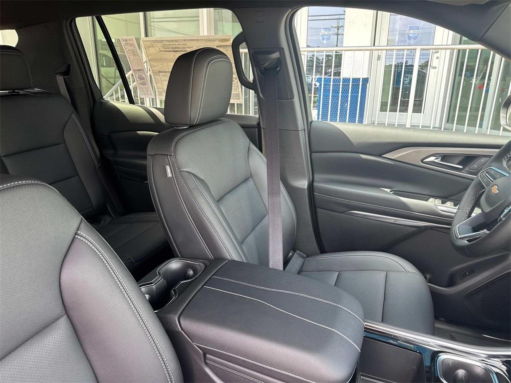 new 2025 Chevrolet Traverse car, priced at $43,460
