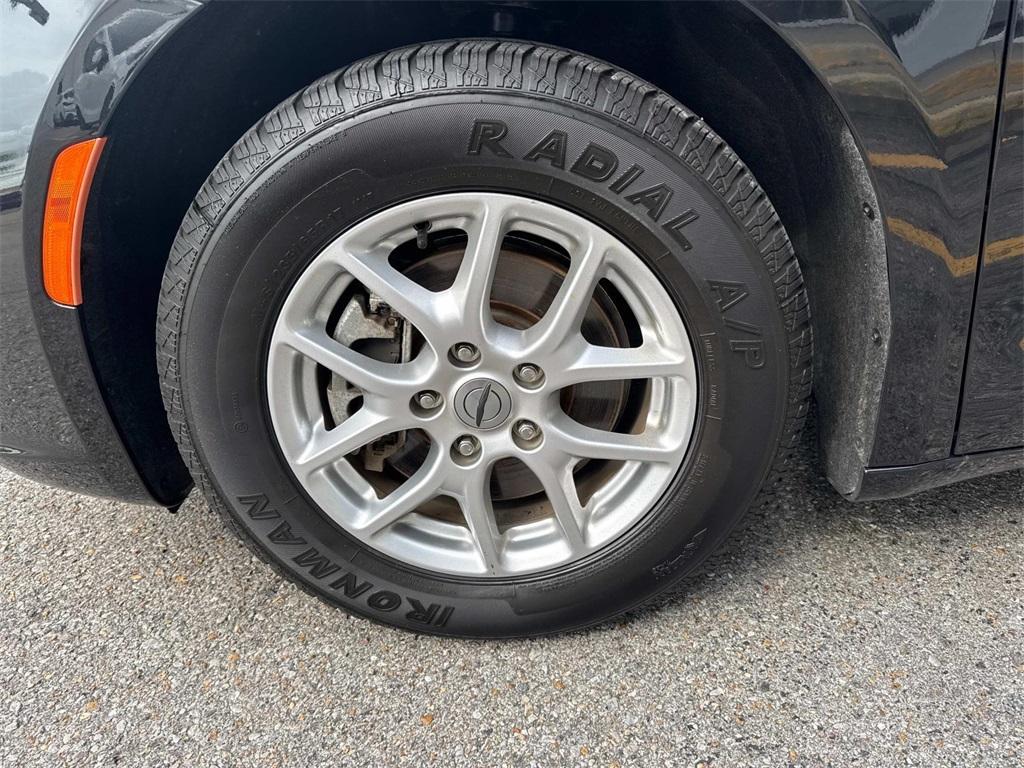 used 2023 Chrysler Pacifica car, priced at $23,785