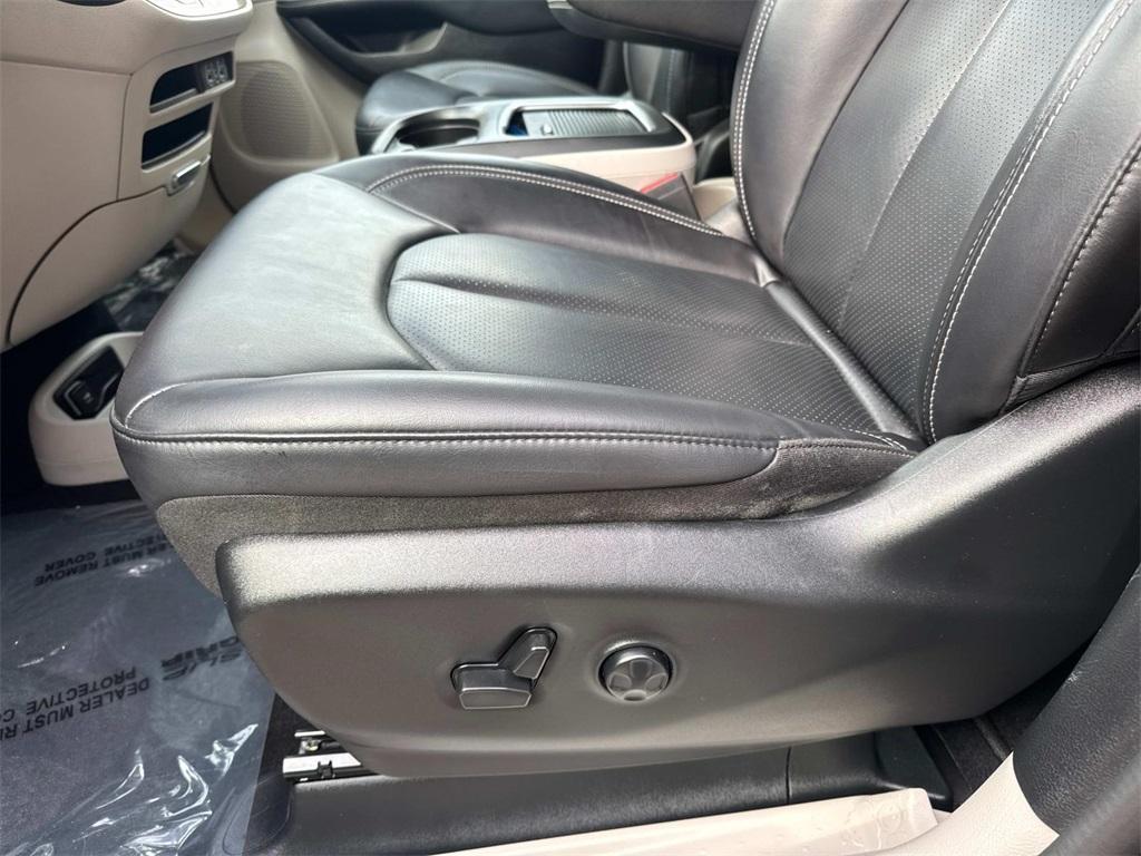 used 2023 Chrysler Pacifica car, priced at $23,785
