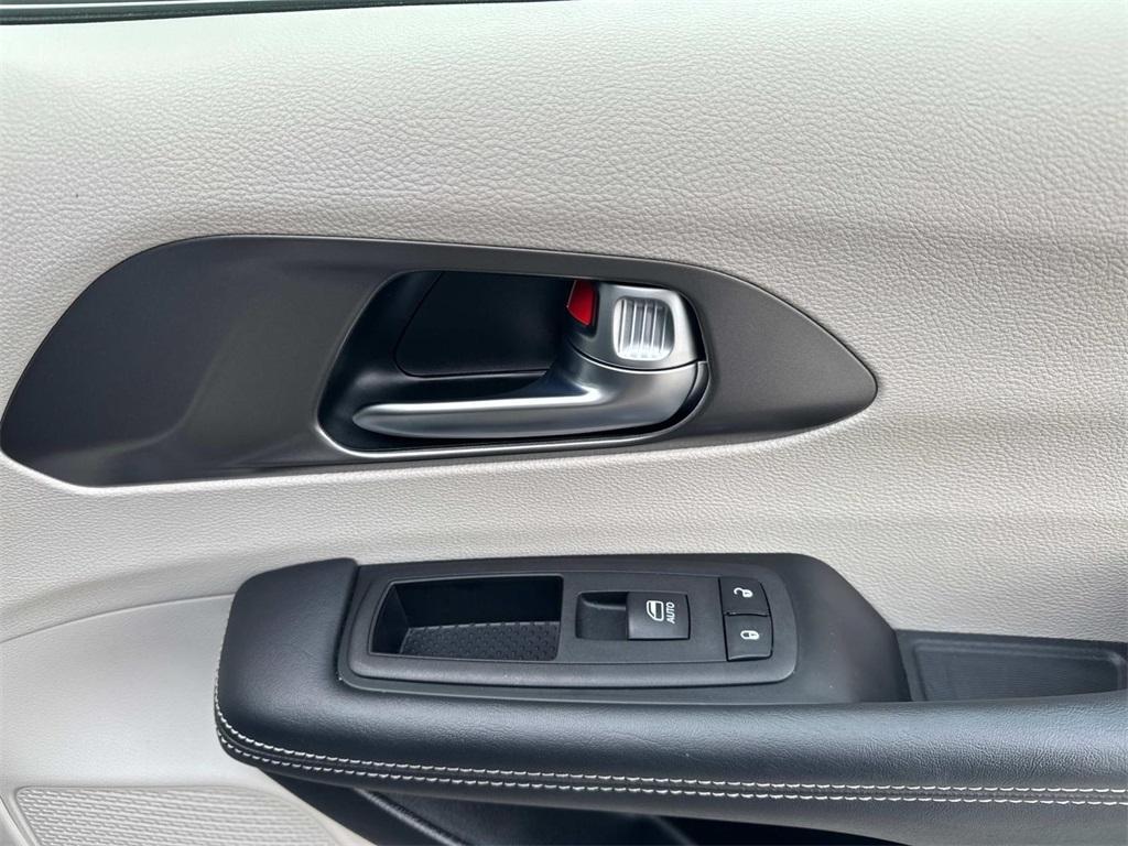 used 2023 Chrysler Pacifica car, priced at $23,785