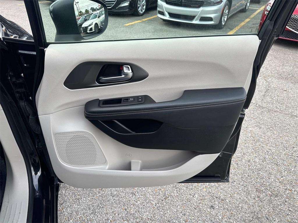 used 2023 Chrysler Pacifica car, priced at $23,785