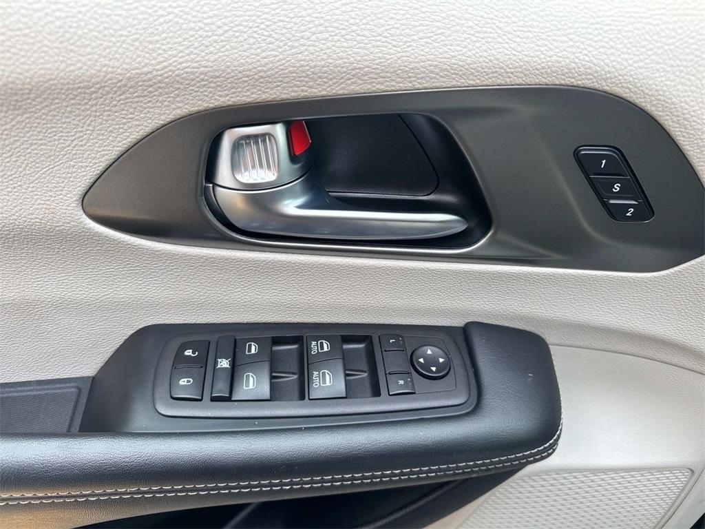 used 2023 Chrysler Pacifica car, priced at $23,785