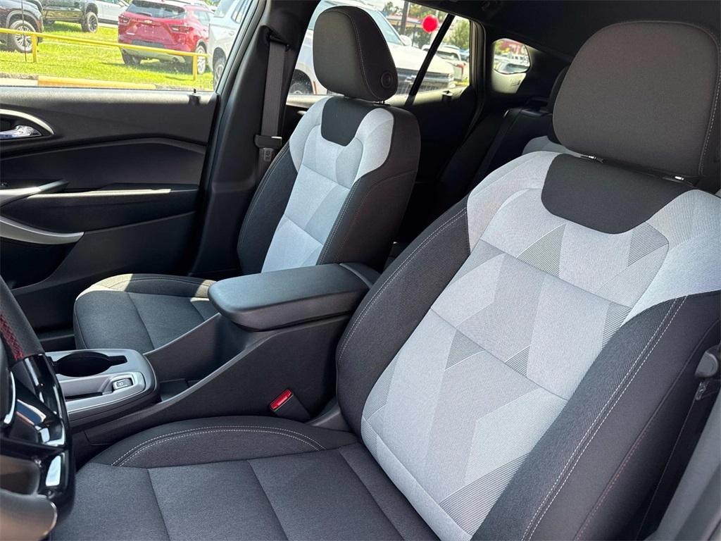 new 2025 Chevrolet Trax car, priced at $25,730