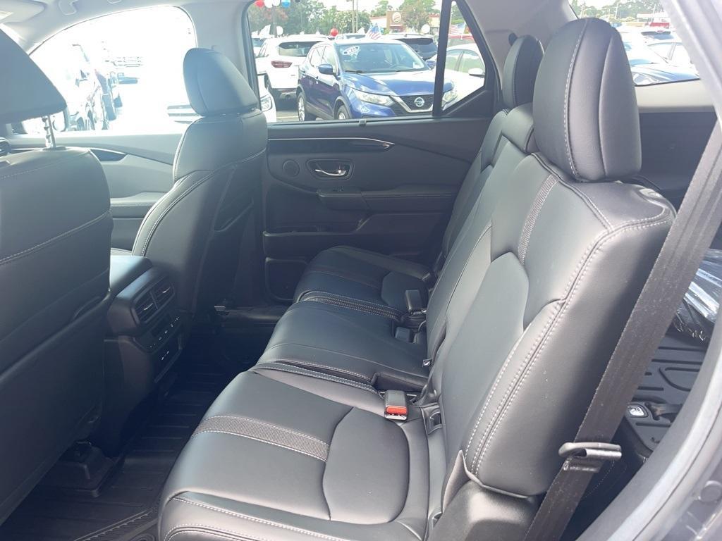 used 2025 Honda Pilot car, priced at $42,998