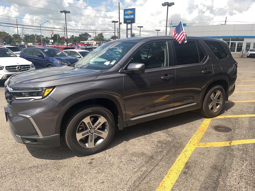 used 2025 Honda Pilot car, priced at $42,998