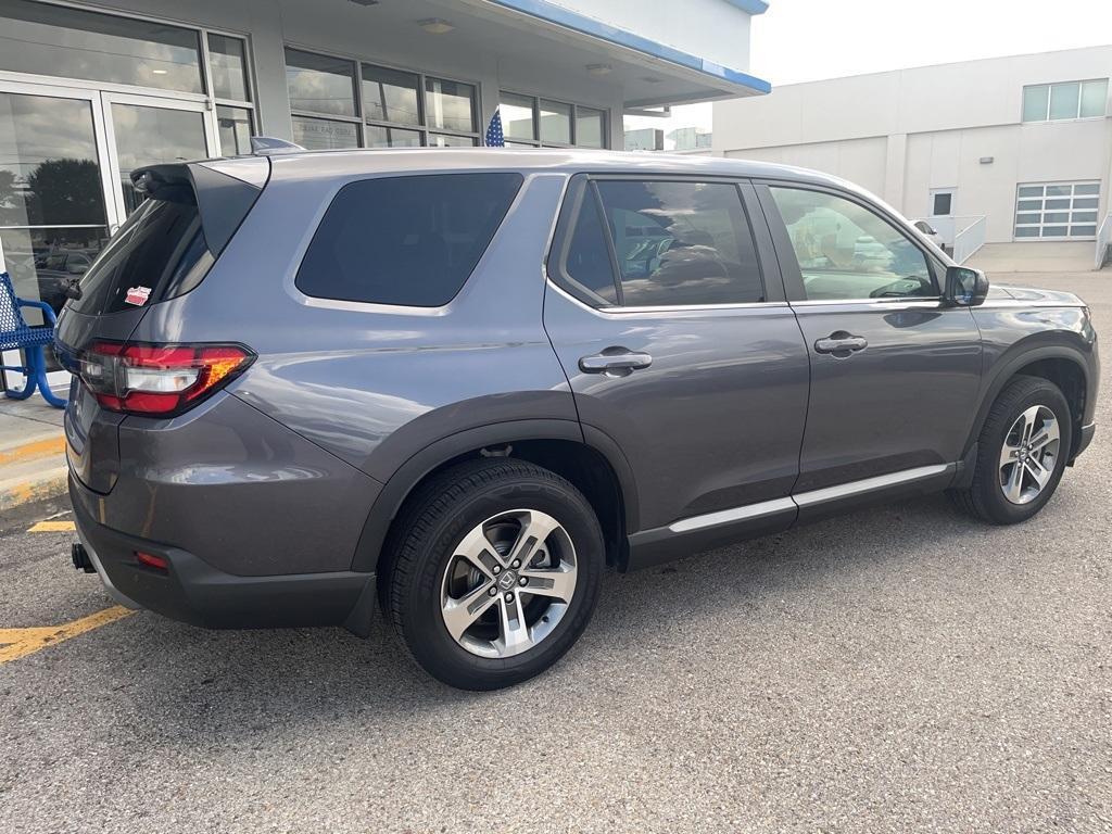 used 2025 Honda Pilot car, priced at $42,998