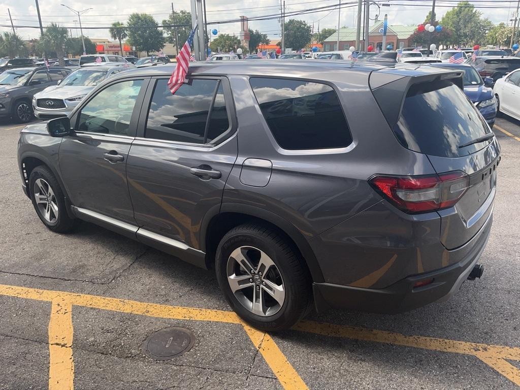 used 2025 Honda Pilot car, priced at $42,998