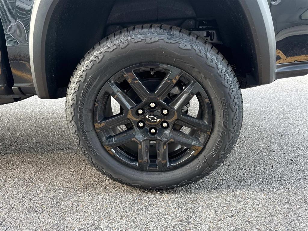 new 2025 Chevrolet Colorado car, priced at $40,095