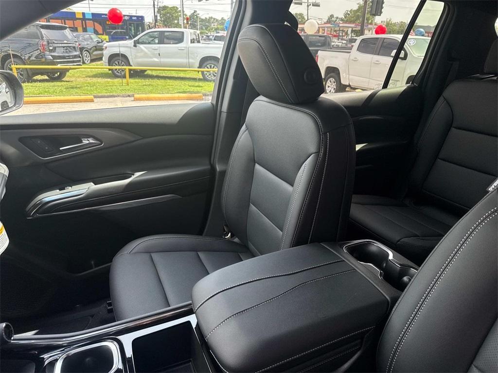 new 2025 Chevrolet Traverse car, priced at $44,240