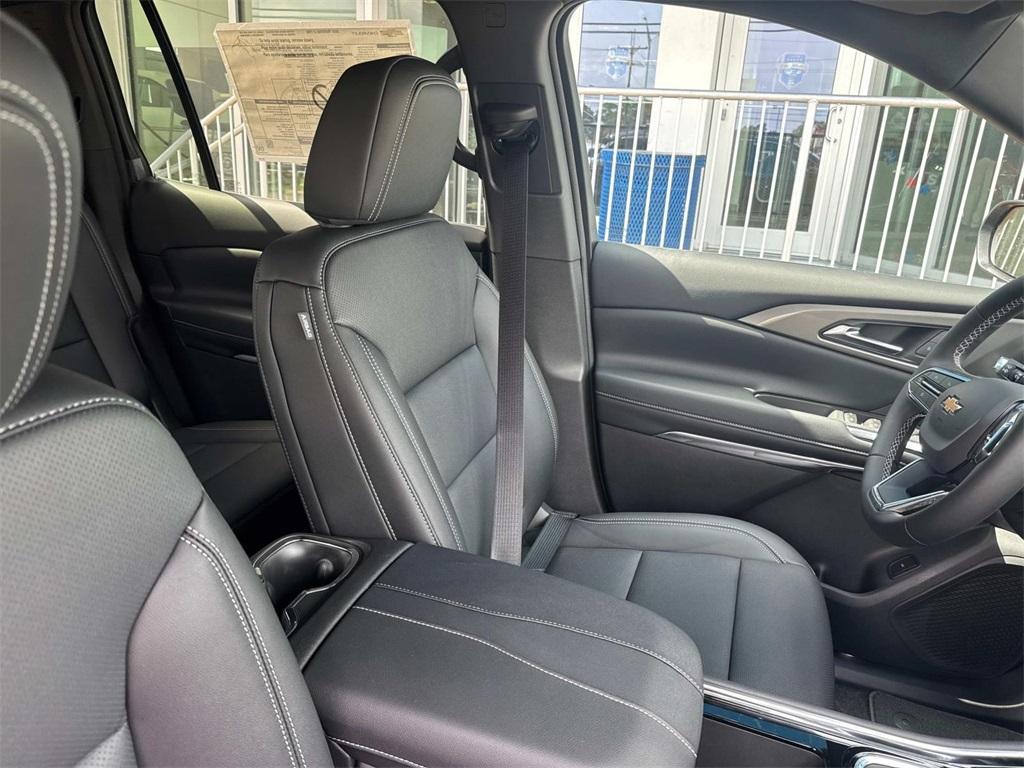 new 2025 Chevrolet Traverse car, priced at $44,240