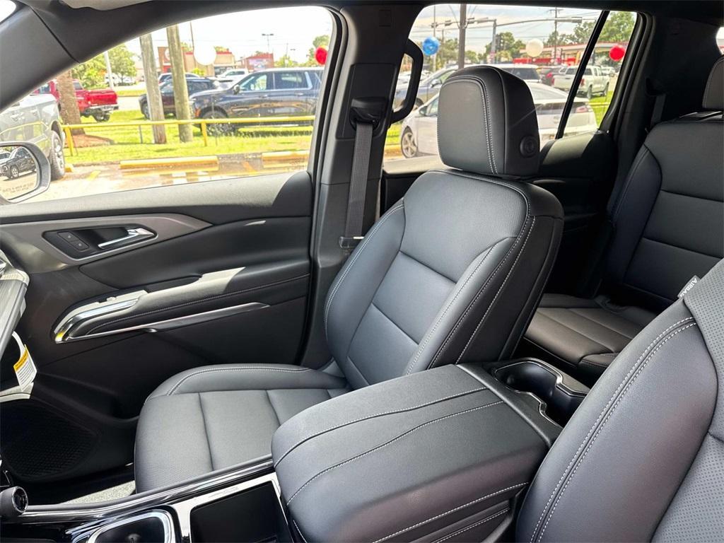 new 2025 Chevrolet Traverse car, priced at $46,195