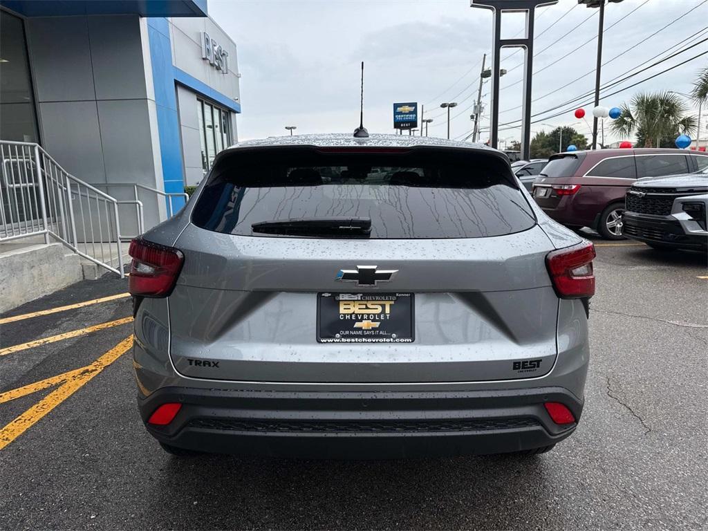 new 2025 Chevrolet Trax car, priced at $22,800