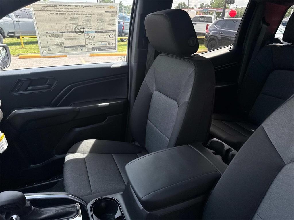 new 2025 Chevrolet Colorado car, priced at $33,600