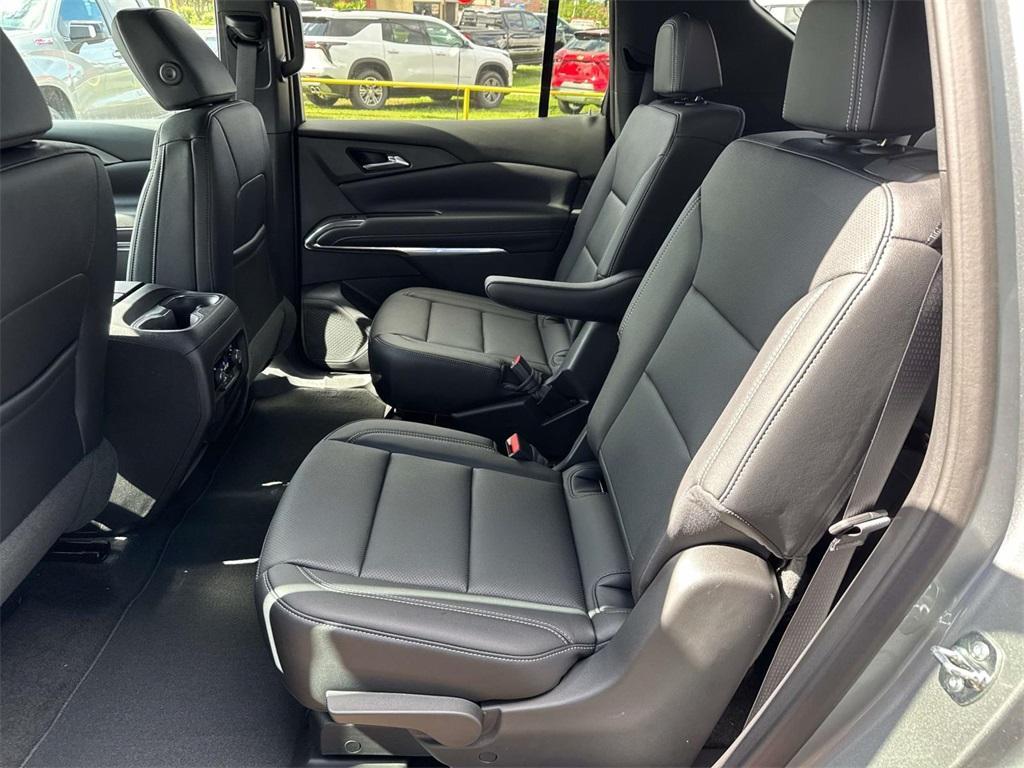 new 2025 Chevrolet Traverse car, priced at $42,740