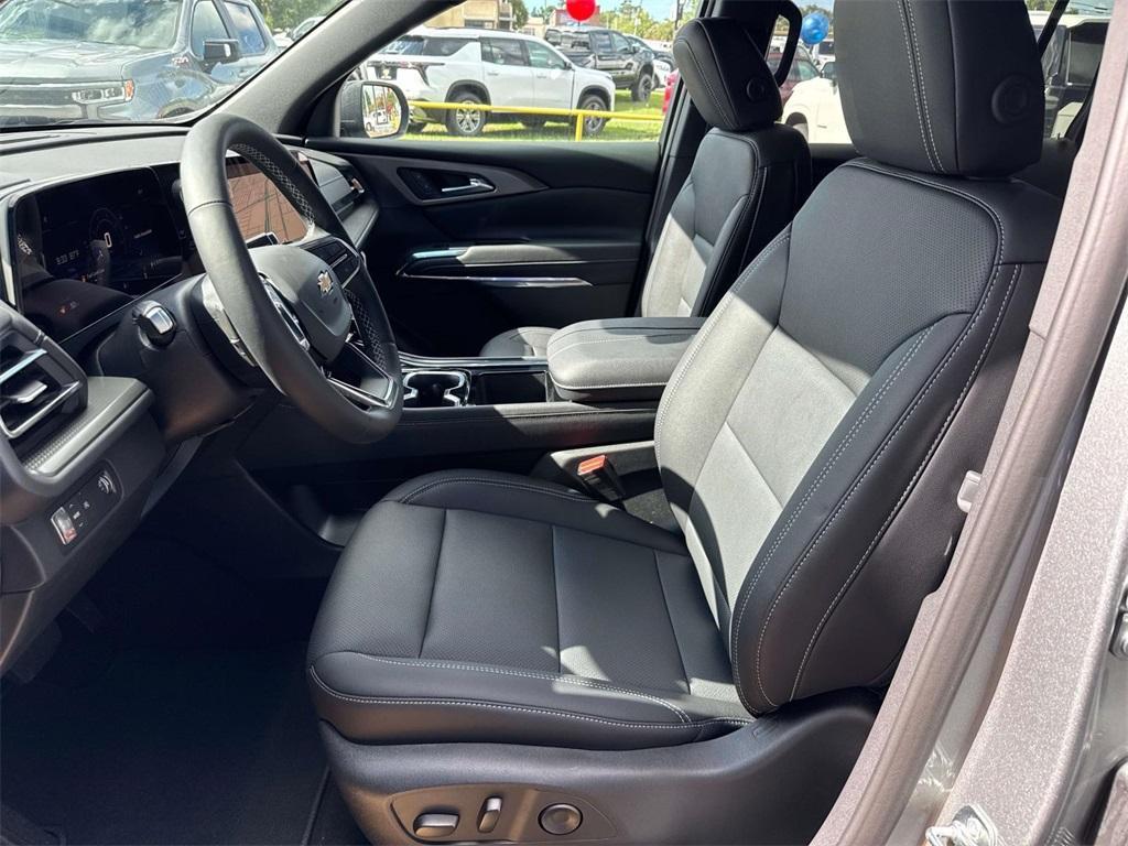 new 2025 Chevrolet Traverse car, priced at $42,740