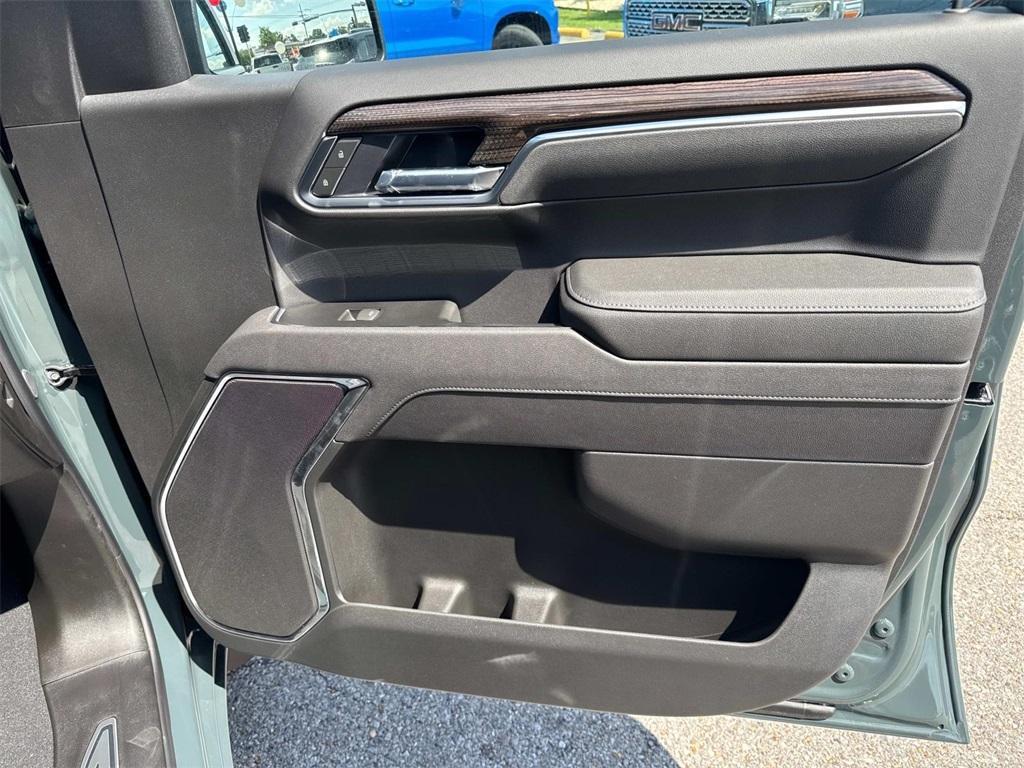 new 2025 Chevrolet Silverado 1500 car, priced at $46,290