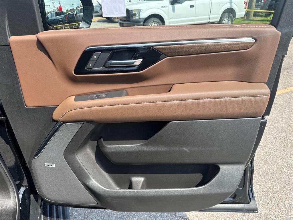 new 2025 Chevrolet Suburban car, priced at $88,780