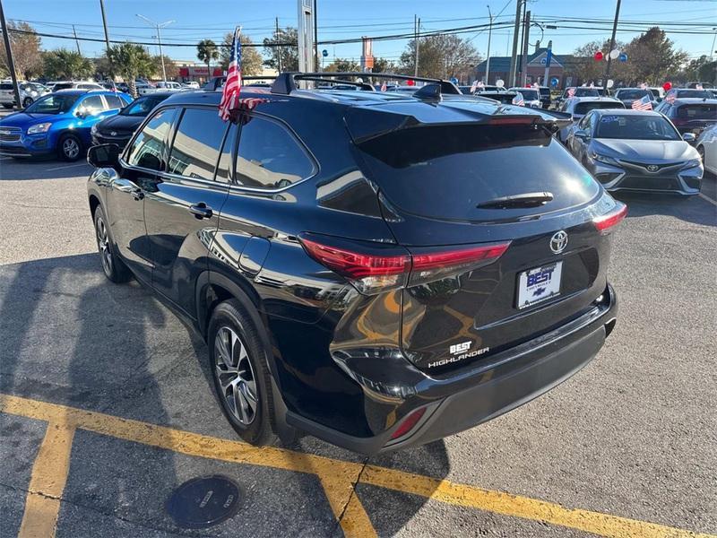 used 2022 Toyota Highlander car, priced at $33,949