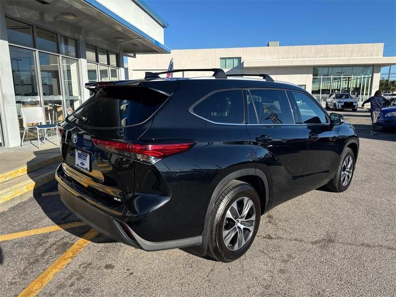 used 2022 Toyota Highlander car, priced at $33,949