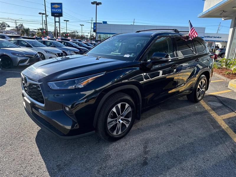 used 2022 Toyota Highlander car, priced at $33,949