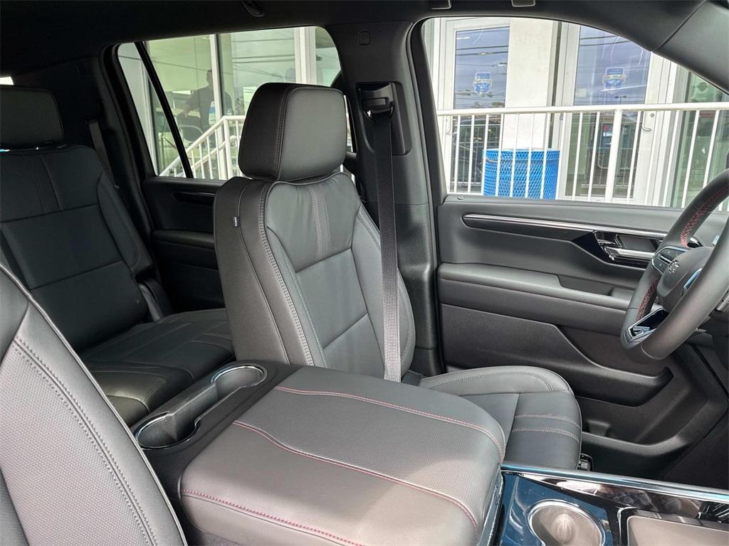 new 2025 Chevrolet Suburban car, priced at $71,180