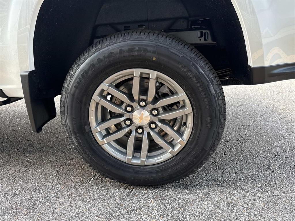 new 2025 Chevrolet Colorado car, priced at $33,680