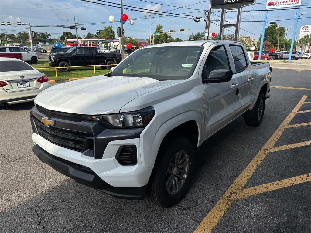 new 2025 Chevrolet Colorado car, priced at $33,680